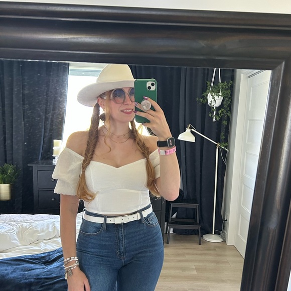 Meet your Posher, Magalie - Picture 2 of 2